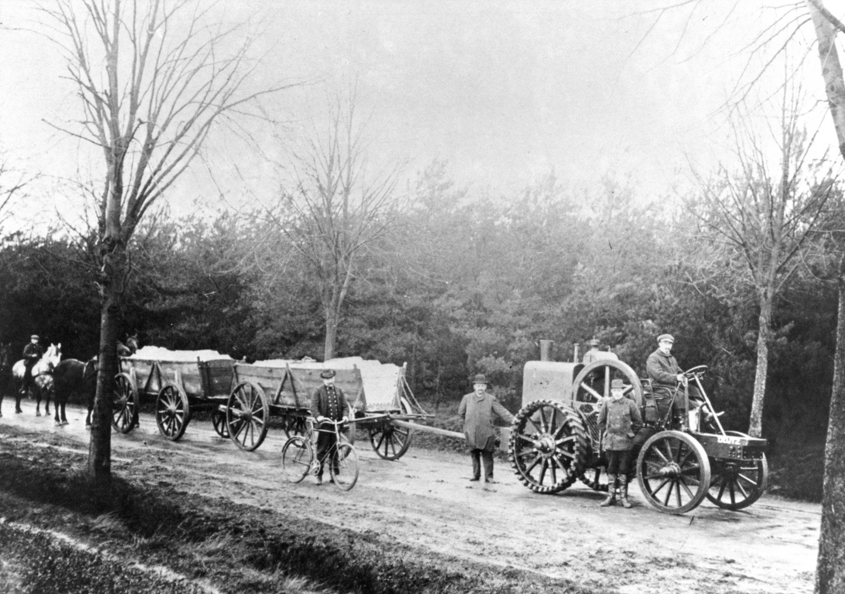 Transport von Kalksandstein aus der Frühzeit der Kalksandsteinindustrie, Foto: Warendorfer Hartsteinwerke