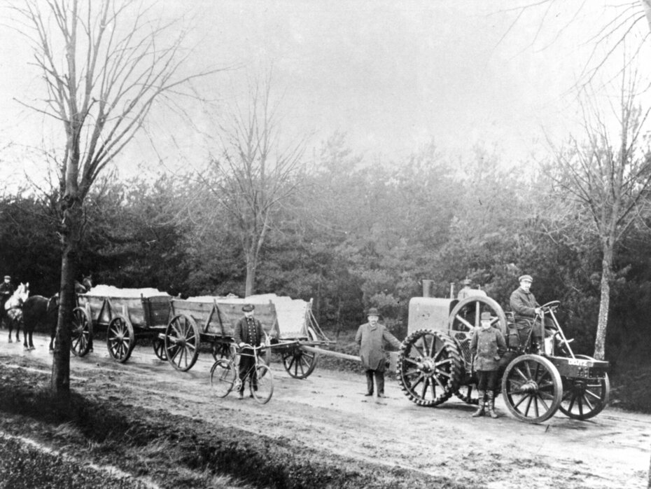 Transport von Kalksandstein aus der Frühzeit der Kalksandsteinindustrie, Foto: Warendorfer Hartsteinwerke